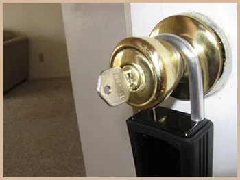 Elite Locksmith Services Perris, CA 951-977-5089 - 3-locksmith-key-service